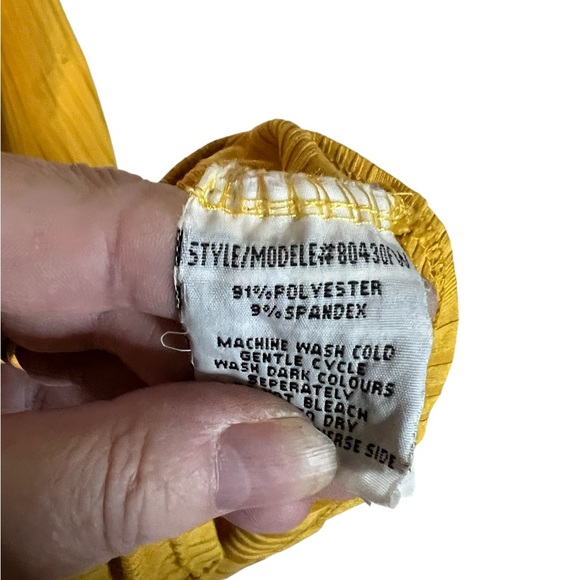 A mustard yellow dress in size extra large by Magazine - Picture 4 of 6